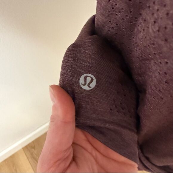 [lululemon athletica] Maroon Short Sleeve Mesh Tee - Size 6 - Picture 4 of 4